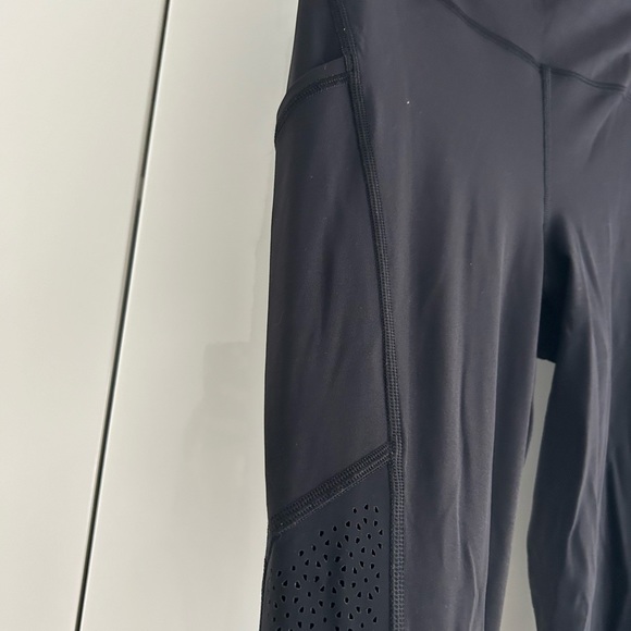 Lululemon black leggings with short inseam and side detailing size 8 - Picture 2 of 7